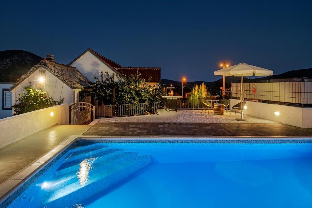 Villa House Camellia With Fenced Pool And Playground Blizna Donja Exterior foto
