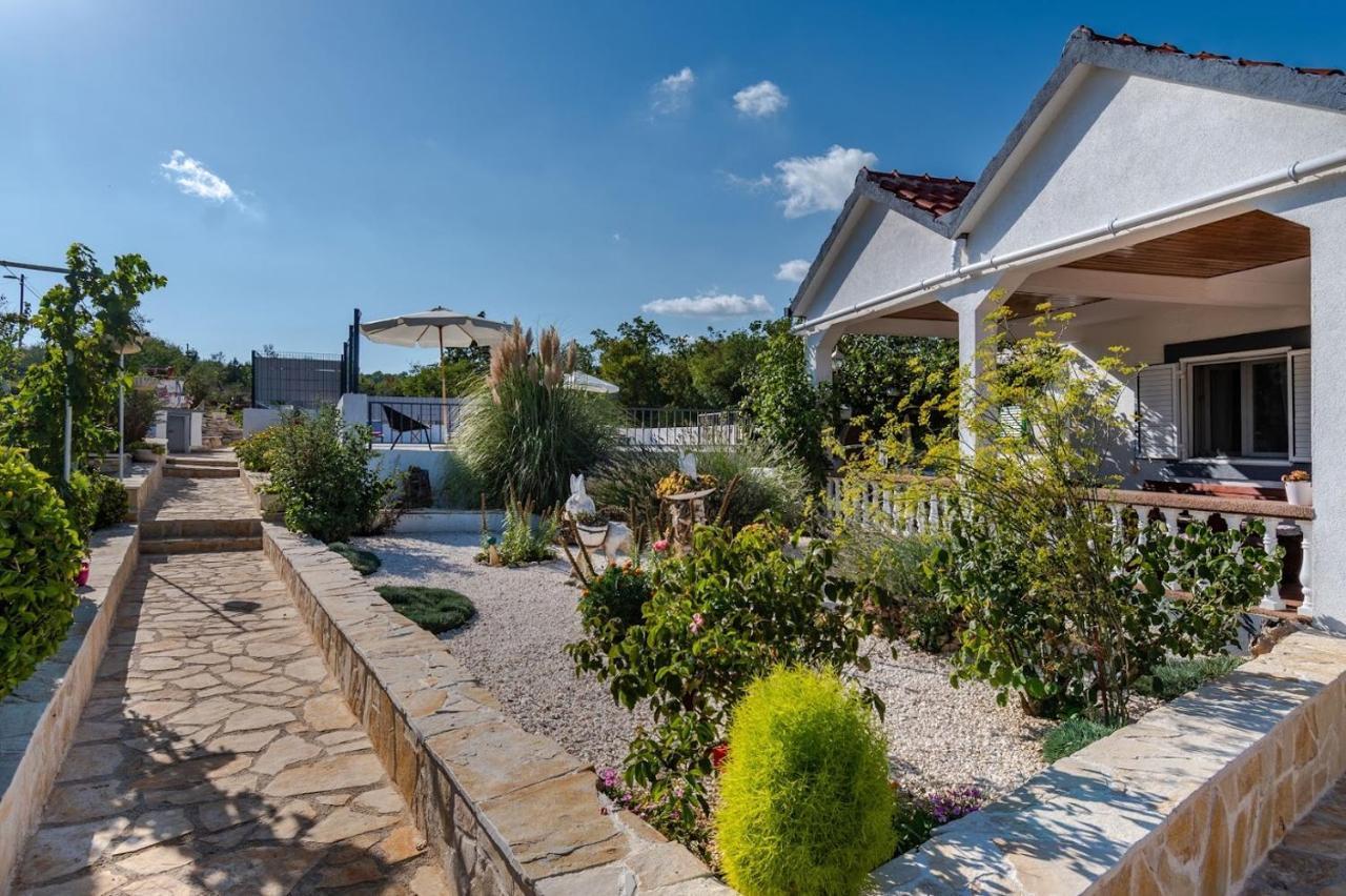 Villa House Camellia With Fenced Pool And Playground Blizna Donja Exterior foto