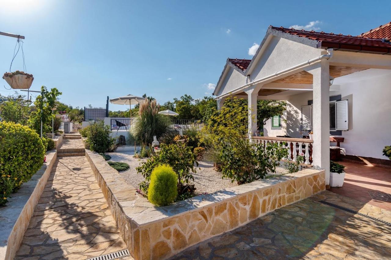Villa House Camellia With Fenced Pool And Playground Blizna Donja Exterior foto