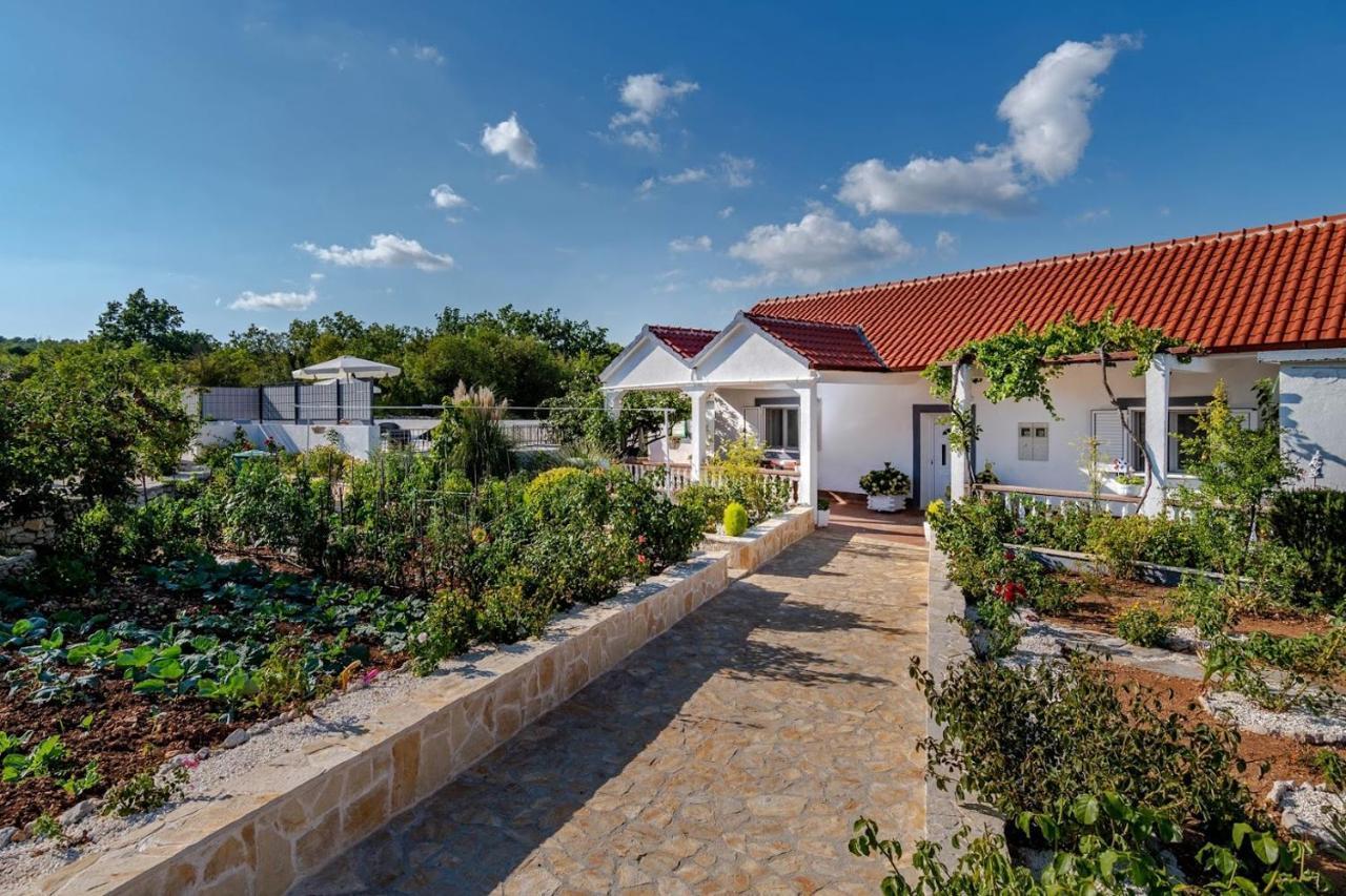 Villa House Camellia With Fenced Pool And Playground Blizna Donja Exterior foto
