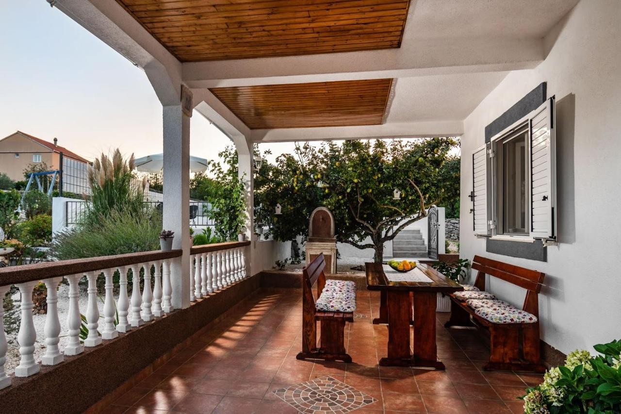 Villa House Camellia With Fenced Pool And Playground Blizna Donja Exterior foto